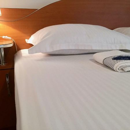G.Eag - Premium Apartment Oradea Buitenkant foto