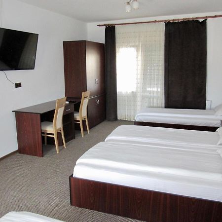 G.Eag - Premium Apartment Oradea Buitenkant foto