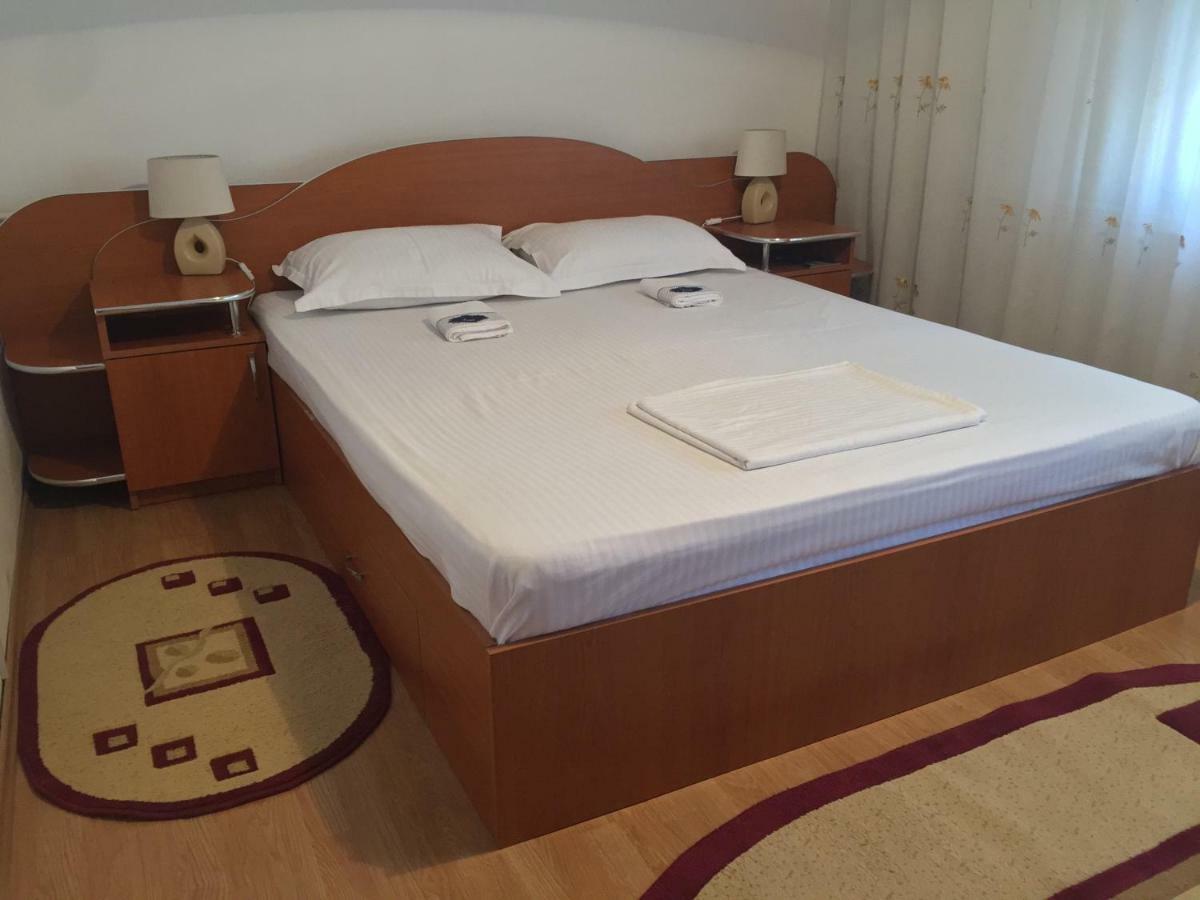 G.Eag - Premium Apartment Oradea Buitenkant foto