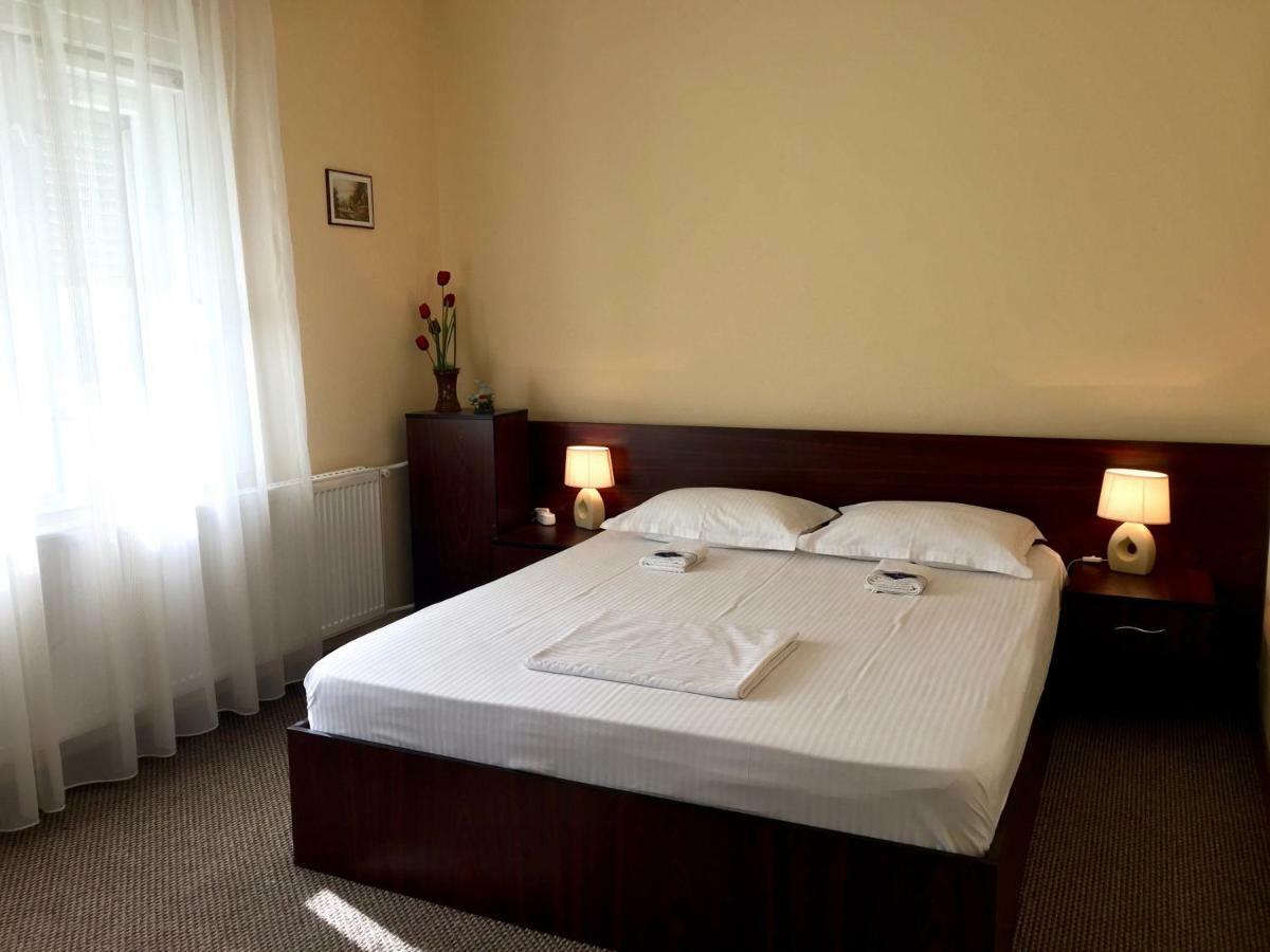 G.Eag - Premium Apartment Oradea Buitenkant foto
