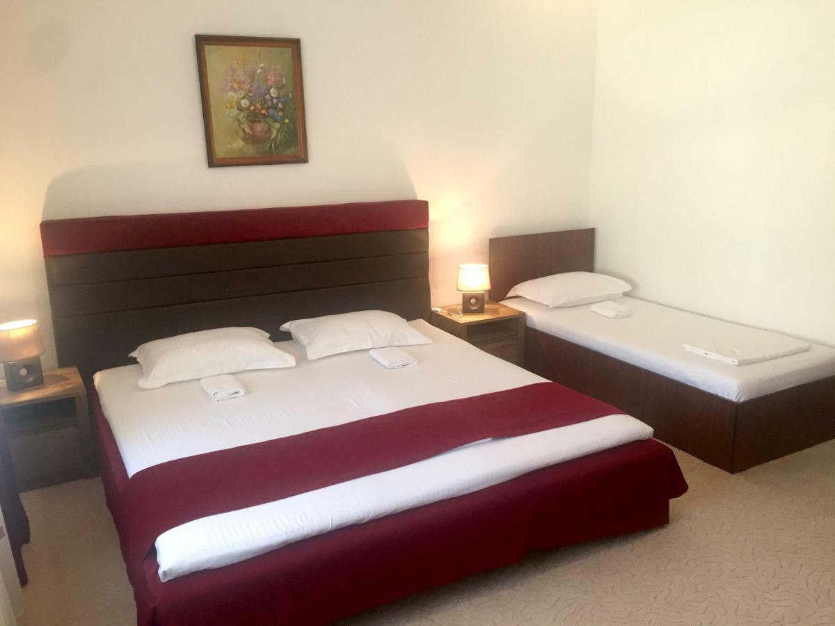 G.Eag - Premium Apartment Oradea Buitenkant foto