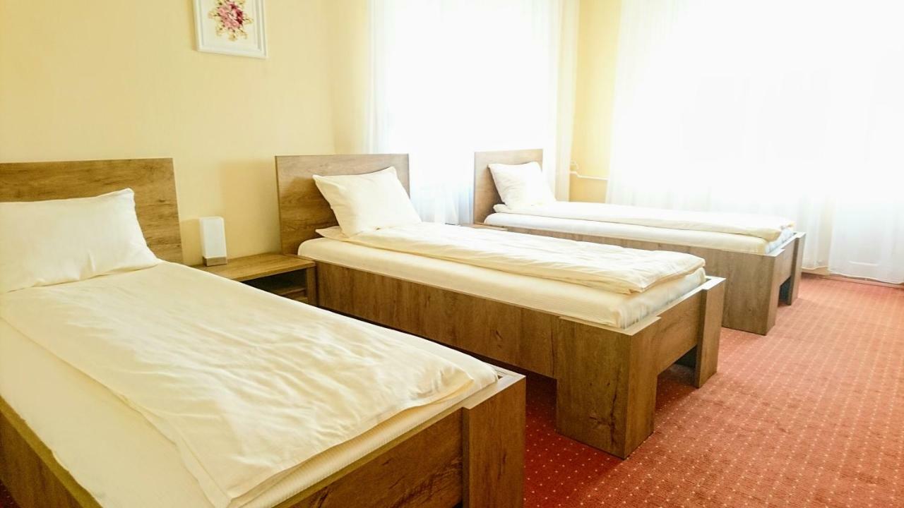G.Eag - Premium Apartment Oradea Buitenkant foto
