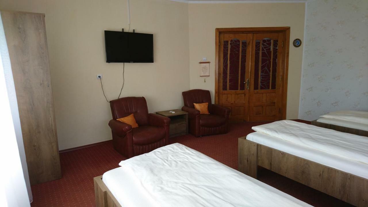 G.Eag - Premium Apartment Oradea Buitenkant foto
