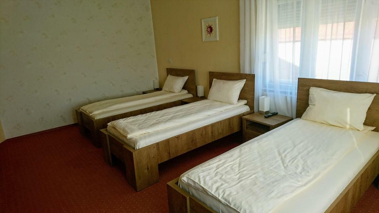 G.Eag - Premium Apartment Oradea Buitenkant foto
