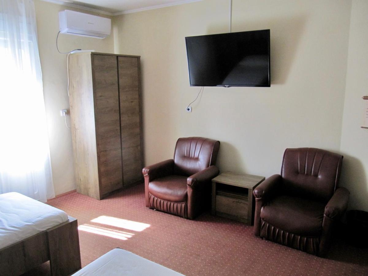 G.Eag - Premium Apartment Oradea Buitenkant foto