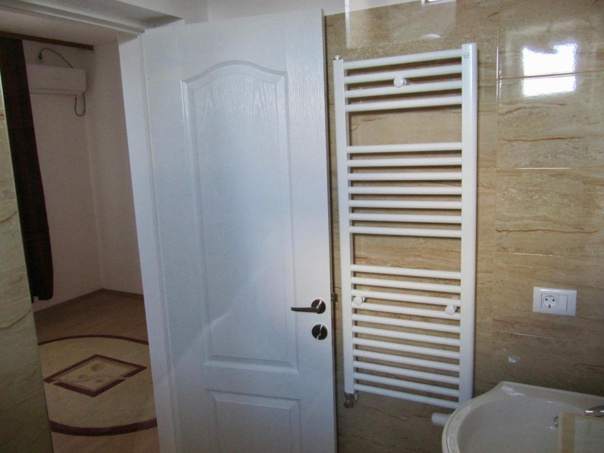 G.Eag - Premium Apartment Oradea Buitenkant foto